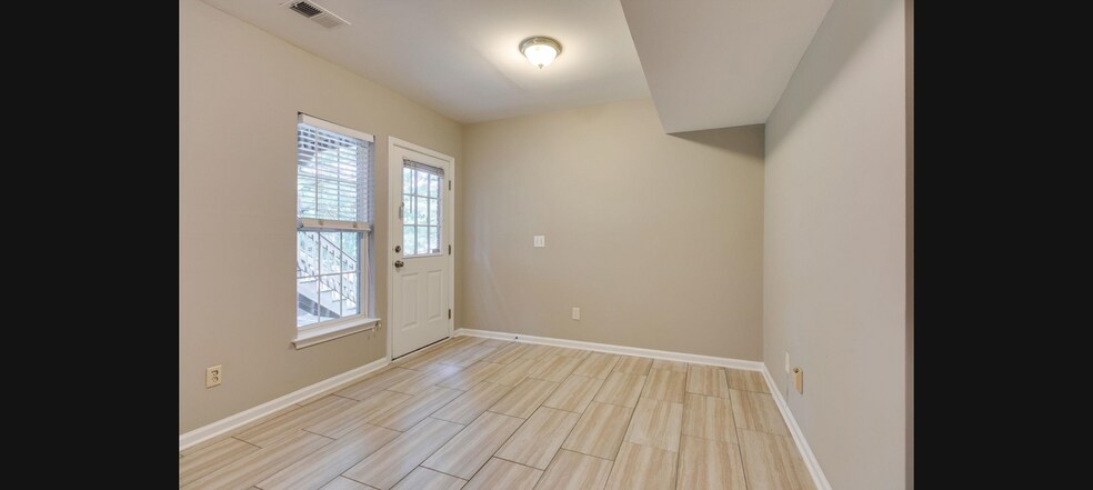 Building Photo - 618 Huffine Manor Cir