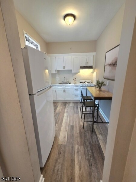 Building Photo - 579 Belleville Ave