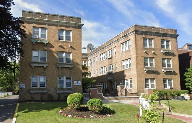 Primary Photo - 1625 East Ave | Apt 105 | 1bd/1ba | Incl. ...