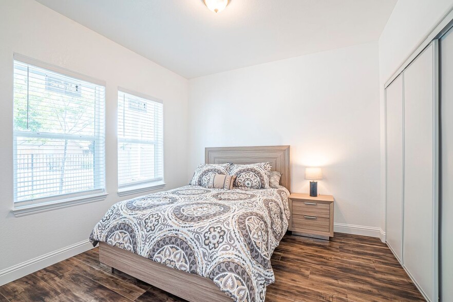 Building Photo - 324 Wisconsin Ave