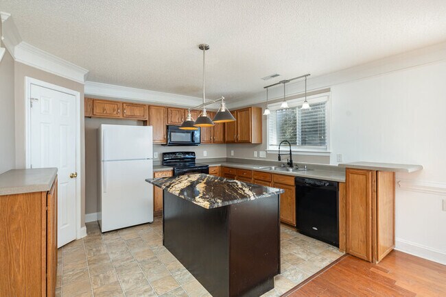 Building Photo - 13716 Riding Hill Ave