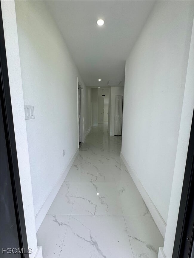 Building Photo - 668 Chemstrand St E