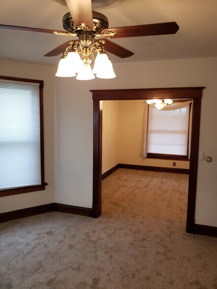 Living room - 633 E Lombard St
