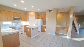 Building Photo - 3448 Beretania Way