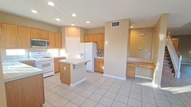 Building Photo - 3448 Beretania Way