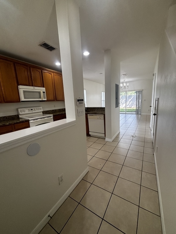 Building Photo - 10684 Savannah Wood Ct