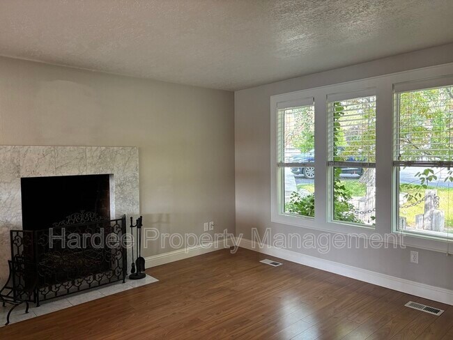 Building Photo - 113 W Braemere Rd