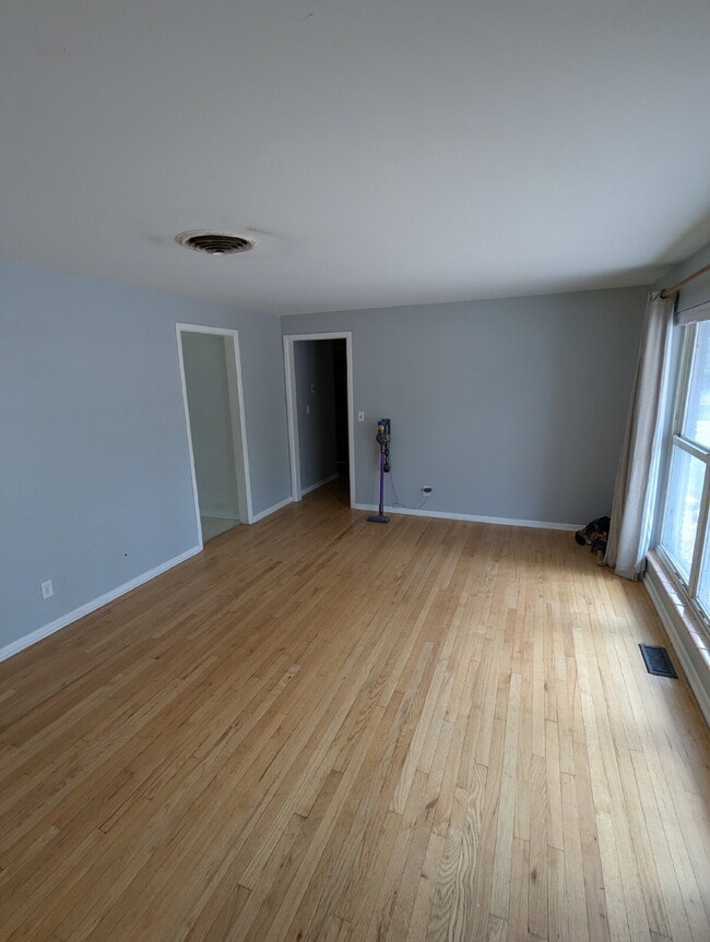 Building Photo - 7070 Beacon Way