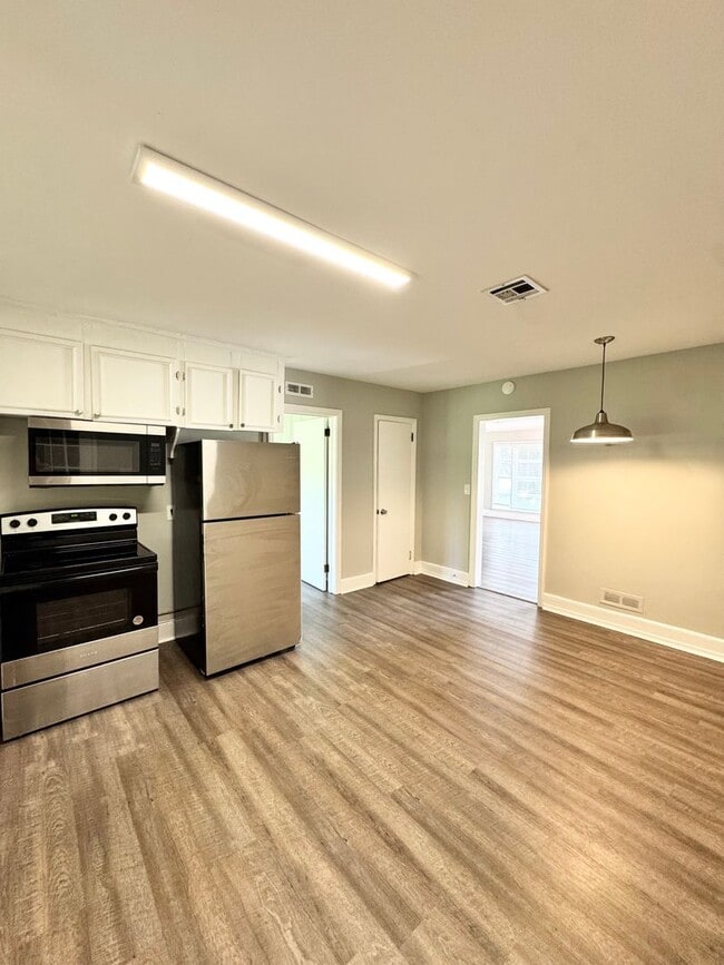 Building Photo - ** 4 Bed 2 Bath located in Morningview ** Call 334-366-9198 to schedule a self tour