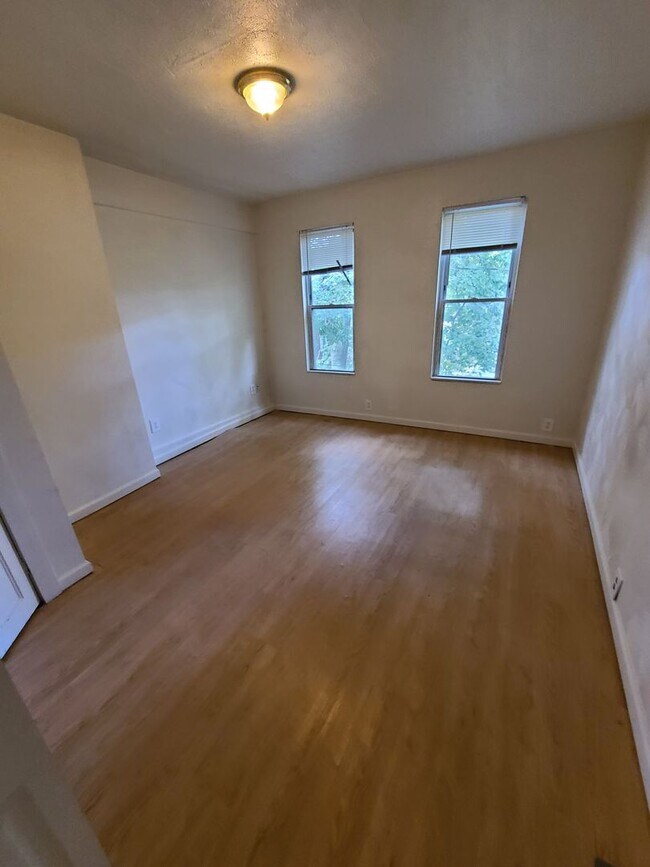 Building Photo - 3505 Boulevard of the Allies