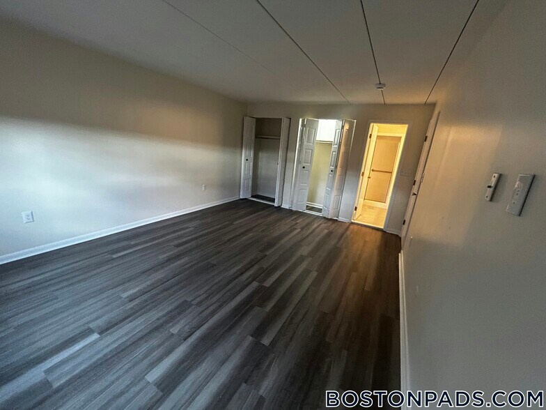 Building Photo - 51 Hill Rd