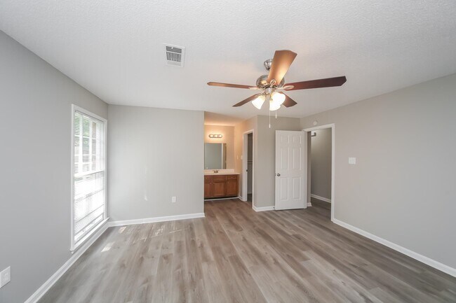 Building Photo - 4305 Satin Oak Cove