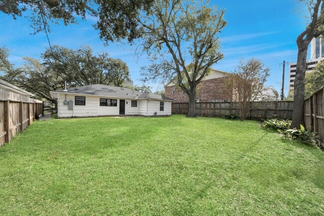 Building Photo - 3726 Las Palmas St