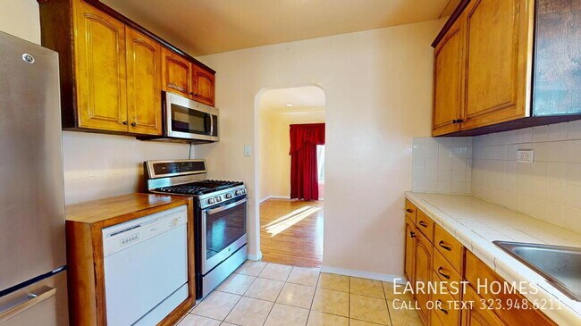 Building Photo - 517 E Chestnut St