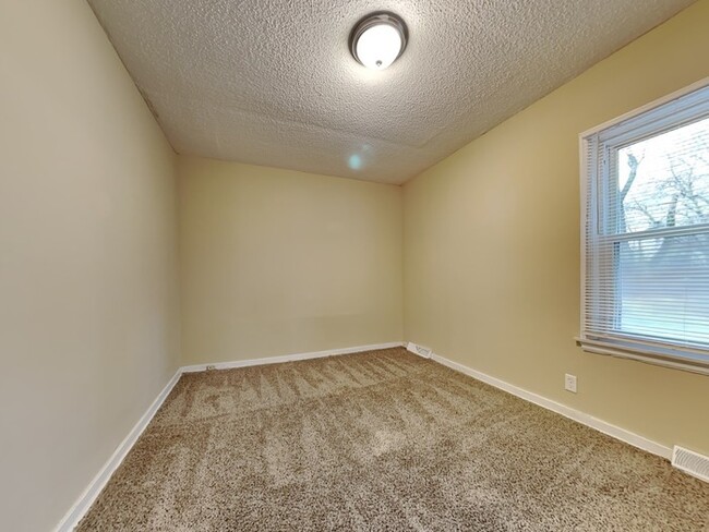 Building Photo - WINTER SPECIAL!! 3 Bedroom, 1 Bathroom Hou...