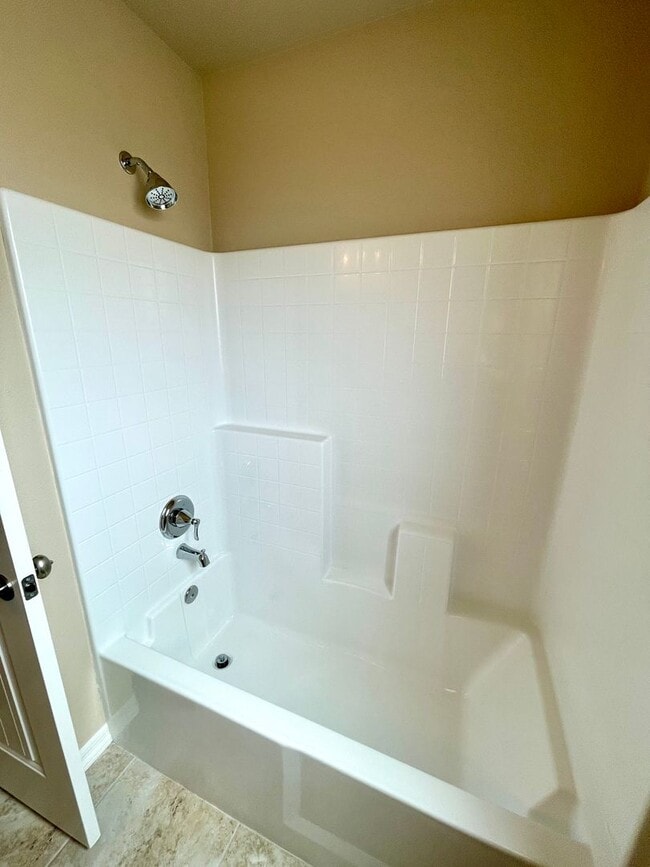 Building Photo - Built in 2024, 3 bedroom, 2 bathroom home located in Golden Valley, AZ