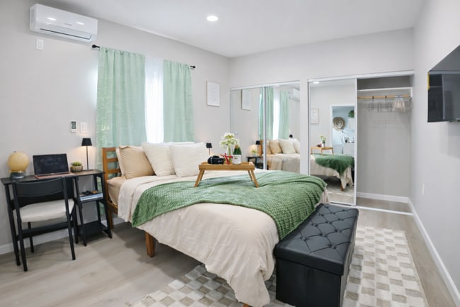 Building Photo - 148 E Rosslynn Ave