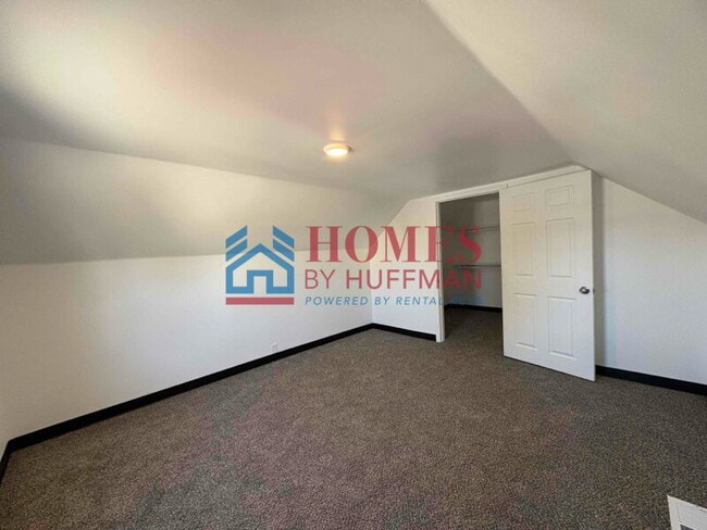 Building Photo - Three Bedroom House | Move in Special