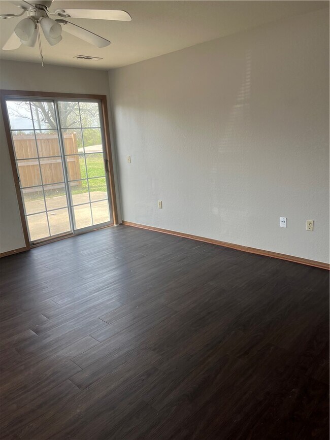 Building Photo - 423 S Water St