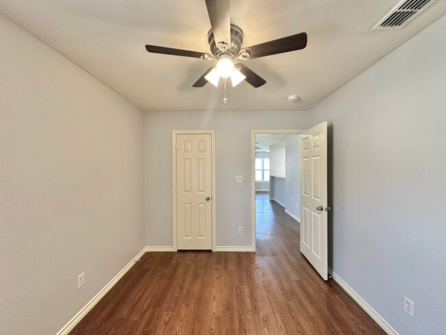 Building Photo - 3 Bedroom 2 Bath Duplex at Mansion Creek i...
