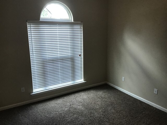 Building Photo - 434 Roberts Way