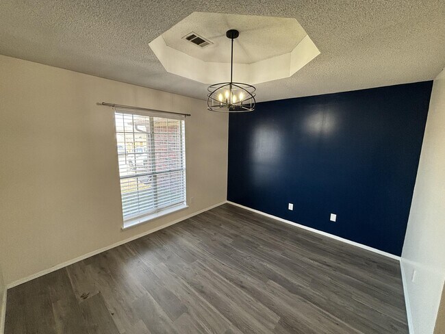 Building Photo - 8812 Skypark Dr