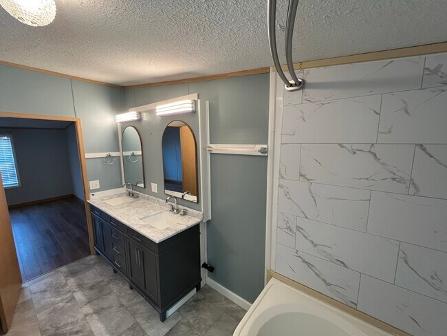 Building Photo - 492 McSwain Rd