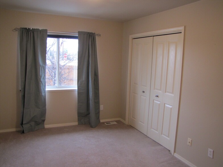 Building Photo - 6051 Spruce Meadows Loop