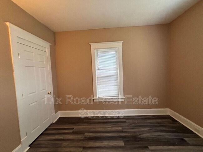 Building Photo - 208 Garfield St