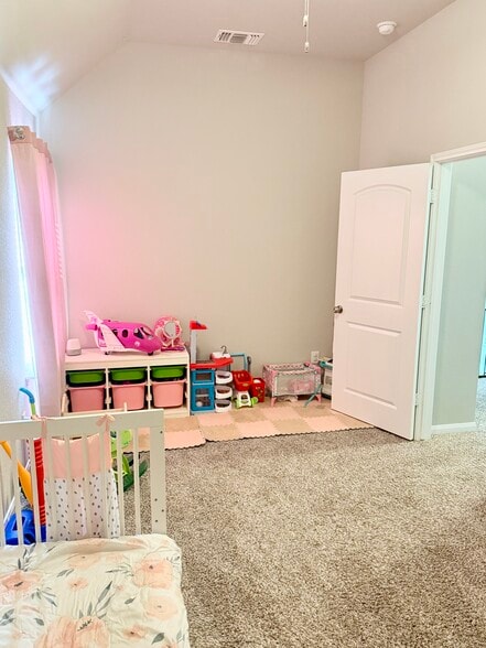 Bedroom - 834 Ross Rd