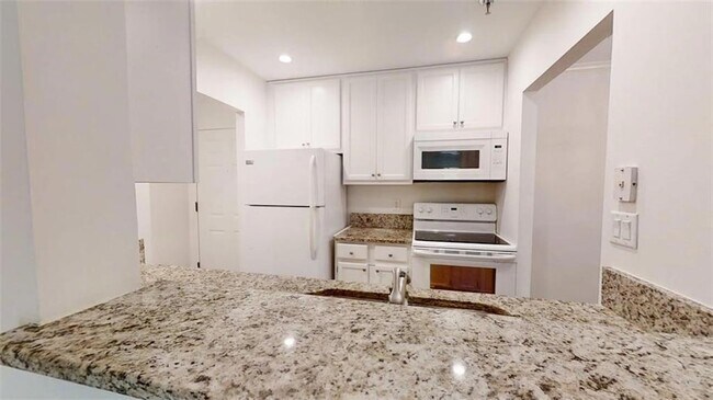 Building Photo - 300 Johnson Ferry Rd