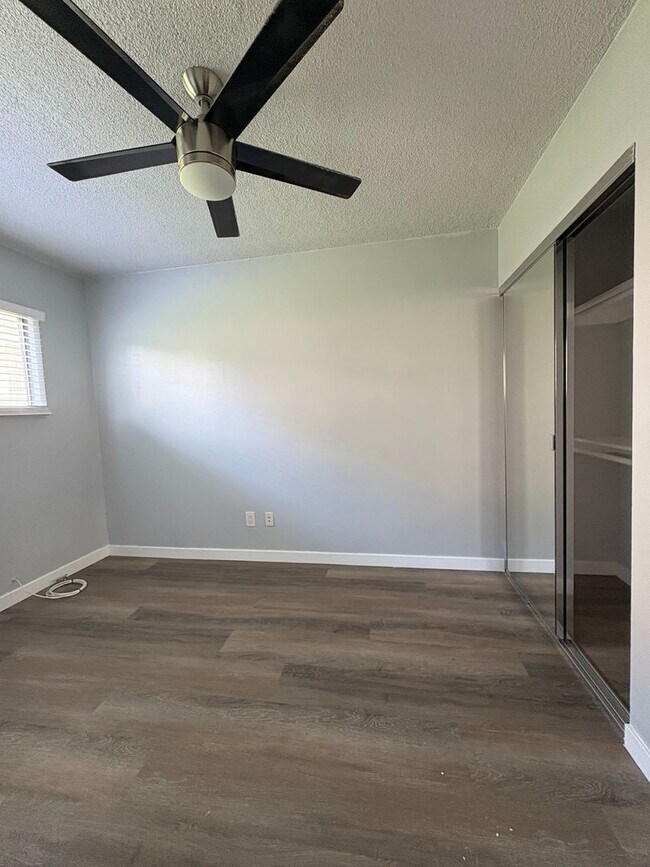 Building Photo - 2727-2741 Abbot Kinney Blvd