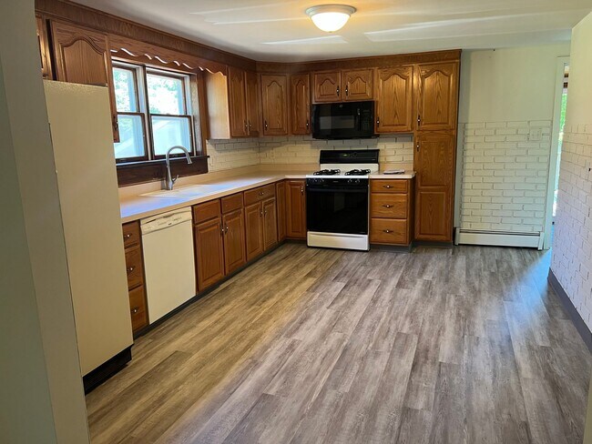Building Photo - Quakertown Cape in Private Setting
