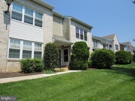 Building Photo - 313 Glen Ln