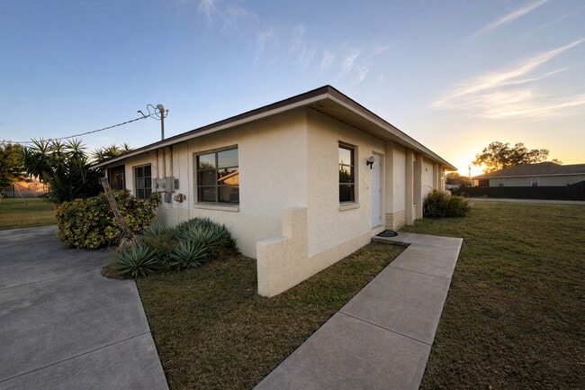 Building Photo - 801 SE 5th Ave