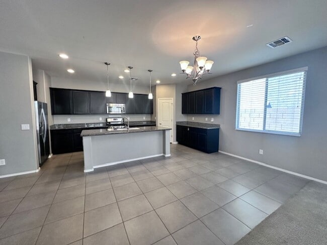 Building Photo - Spacious 3 Bed 2 Bath Home in Desirable Peoria Location