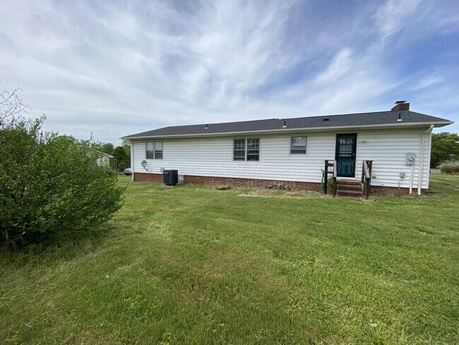 Building Photo - 1804 Sherwood Dr