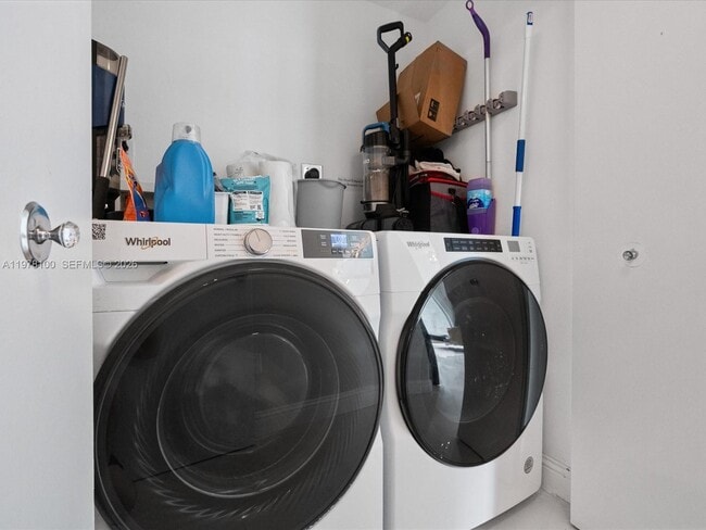 Building Photo - 90 SW 3rd St