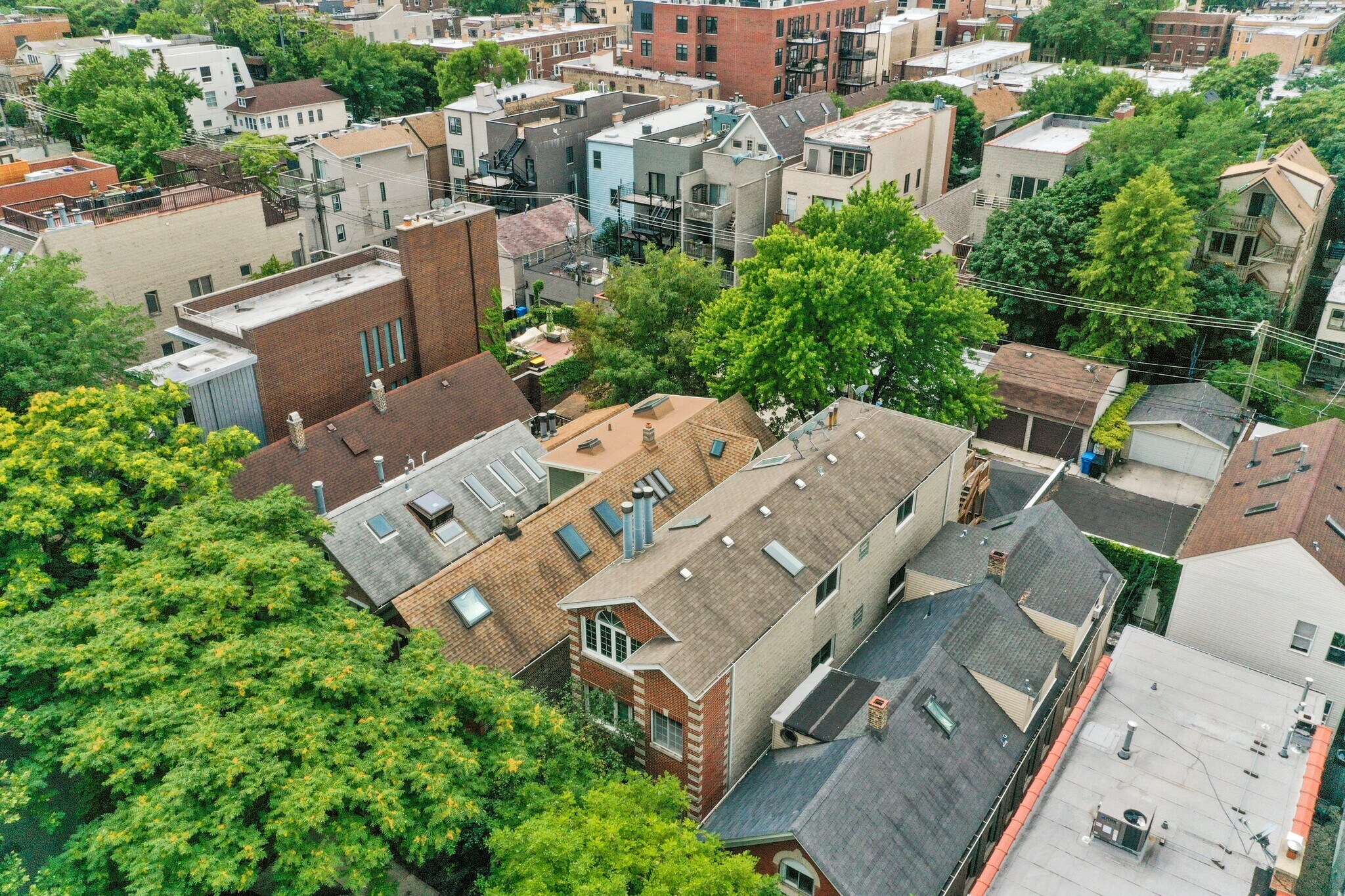 Building Photo - 1028 N Wolcott Ave