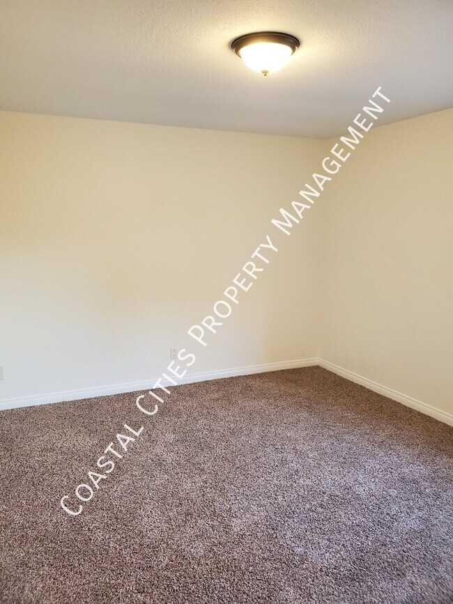 Building Photo - 10020 1/2 Base Line Rd-1