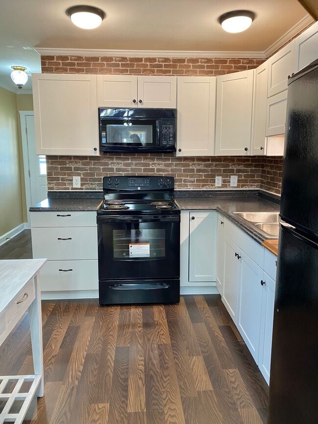 Building Photo - Amazing property! Dreamy wraparound porch! Immaculate & Completely Updated! 3 Bedrooms/2 Baths!