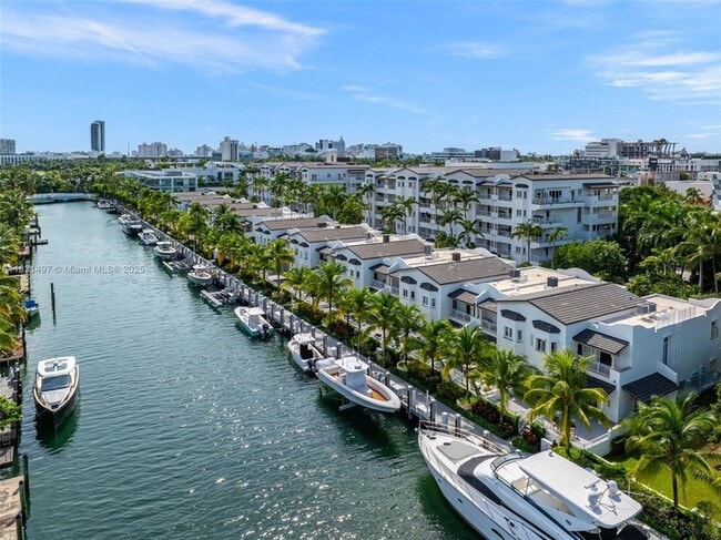 Building Photo - 1415 Sunset Harbour Dr