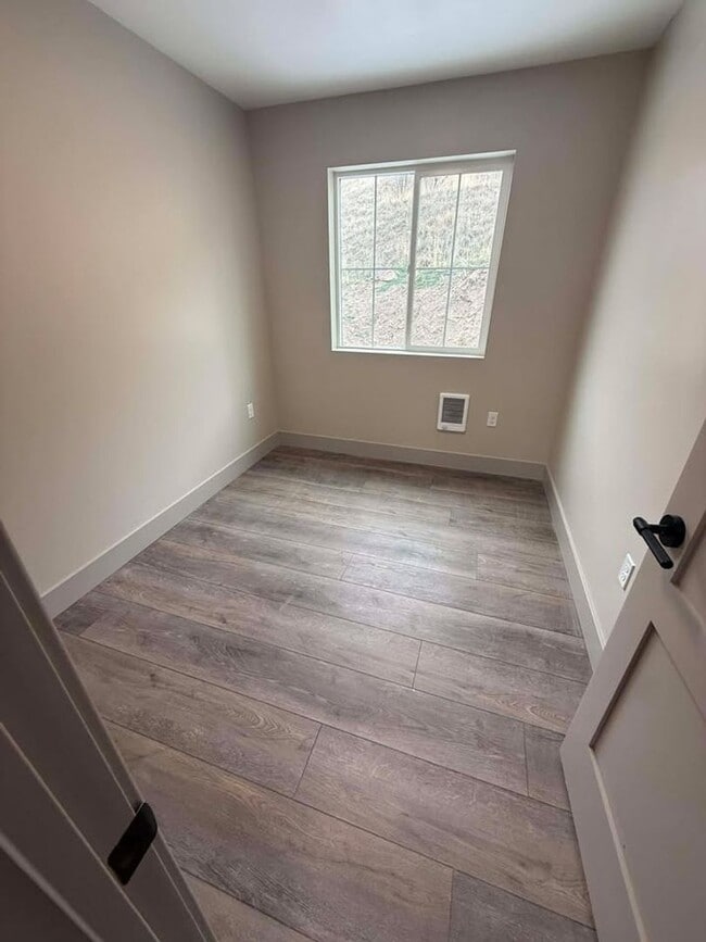 Building Photo - Steel Hollow Cottage Community