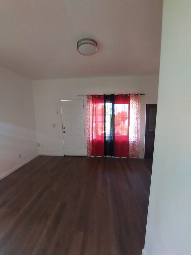 Building Photo - Charming Tacoma Home on a Peaceful Corner Lot!