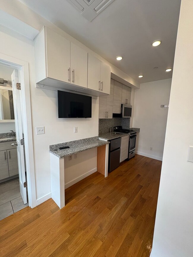Building Photo - CHELSEA/BOSTON LUXURY STUDIO AVAILABLE AND READY FOR OCCUPANCY!