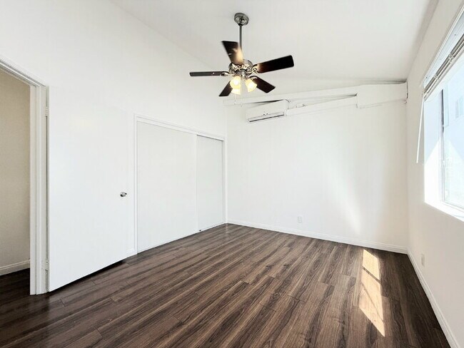 Building Photo - 1343 W 36th St
