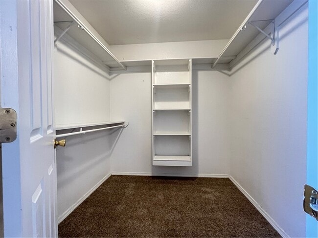 Building Photo - 1682 Willowbrook Dr