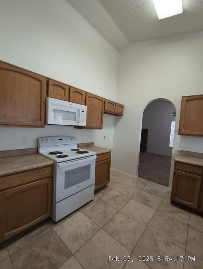 Building Photo - Welcome to your new cozy, immaculate and spacious home!
