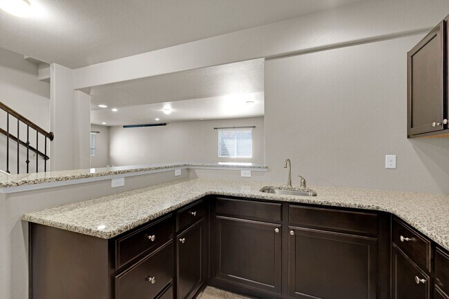 Building Photo - Beautiful home available to move in 08/04/...
