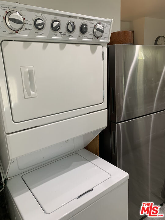 Building Photo - 831 Wilcox Ave